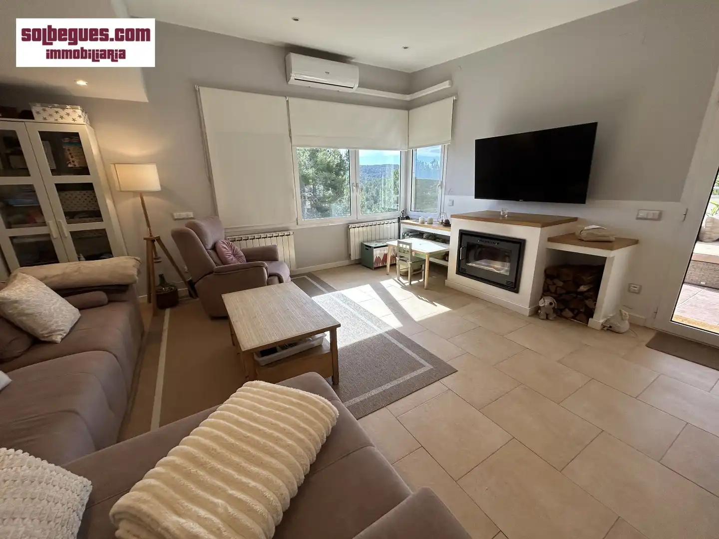 Sala de estar de Casa o chalet en venta en Begues con Aire acondicionado, Calefacción y Jardín privado