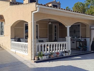 Villa con piscina in vendita a Calle Almería