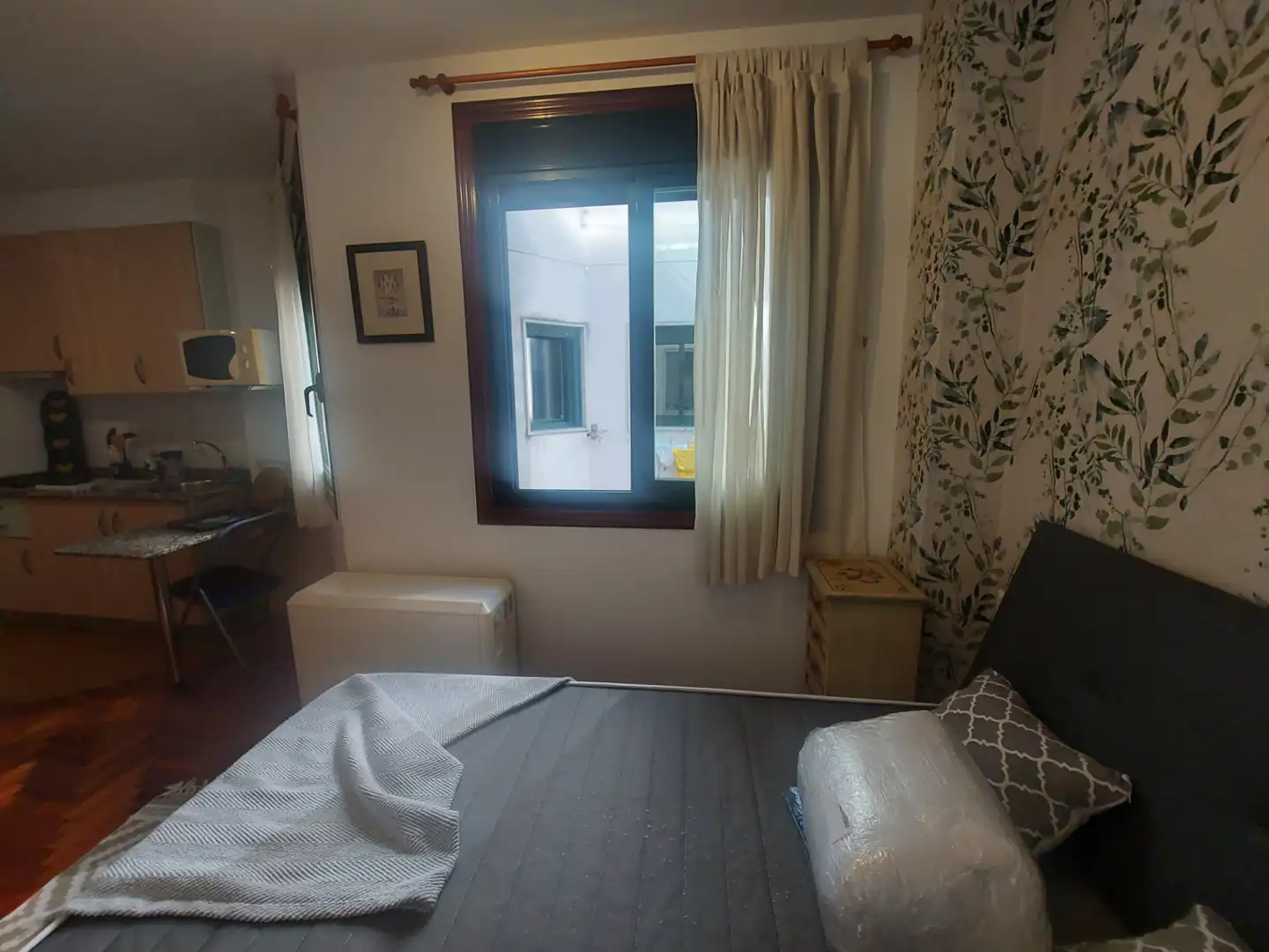Dormitori de Estudi de lloguer en Vigo  amb Parquet, Moblat i Forn