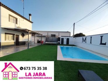 House with pool for sale in Del Hato