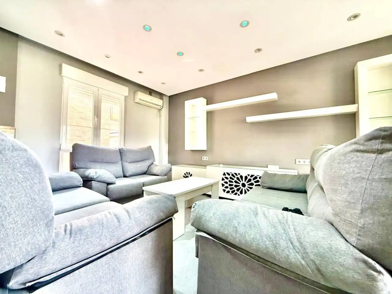 Living room of Flat for rent in Toledo  with Air Conditioner, Heating and Terrace