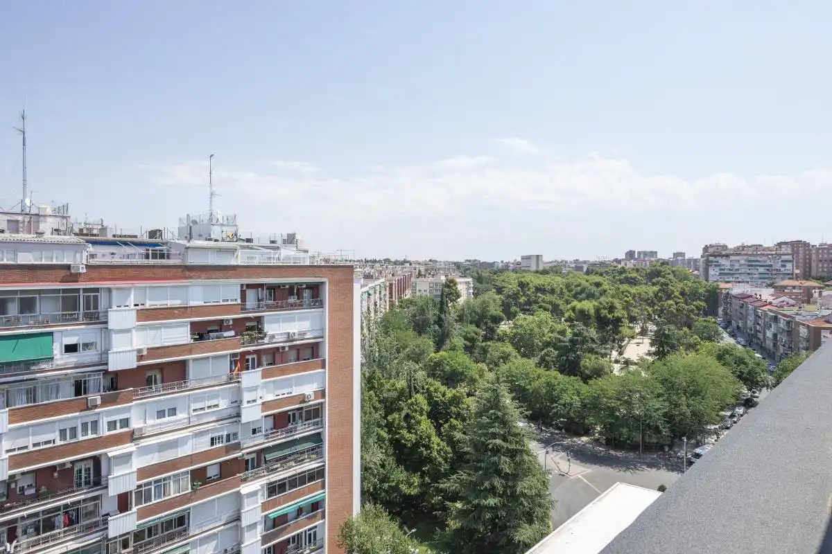 Vista exterior de Àtic en venda en Madrid amb Aire condicionat, Calefacció i Terrassa