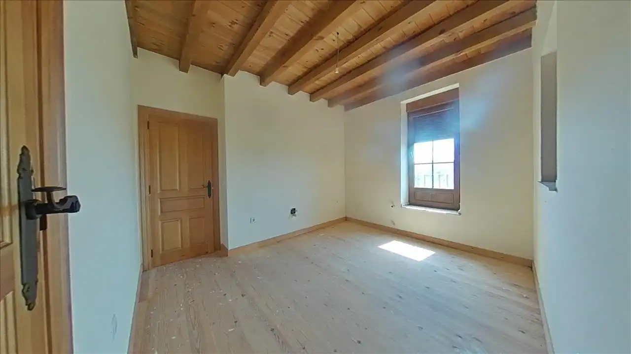 Habitación de Casa o chalet en venta en Salinas de Pisuerga con Jardín privado, Parquet y Trastero