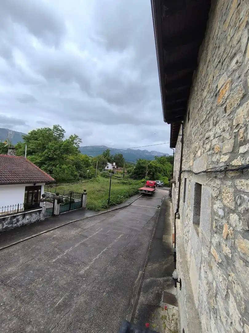 Vista exterior de Casa o xalet en venda en Valle de Mena amb Calefacció i Balcó