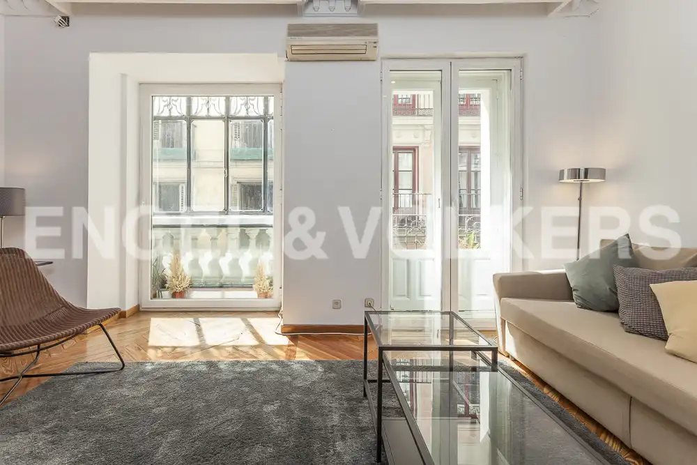 Living room of Flat for rent in Madrid  with Air Conditioner, Heating and Parquet flooring