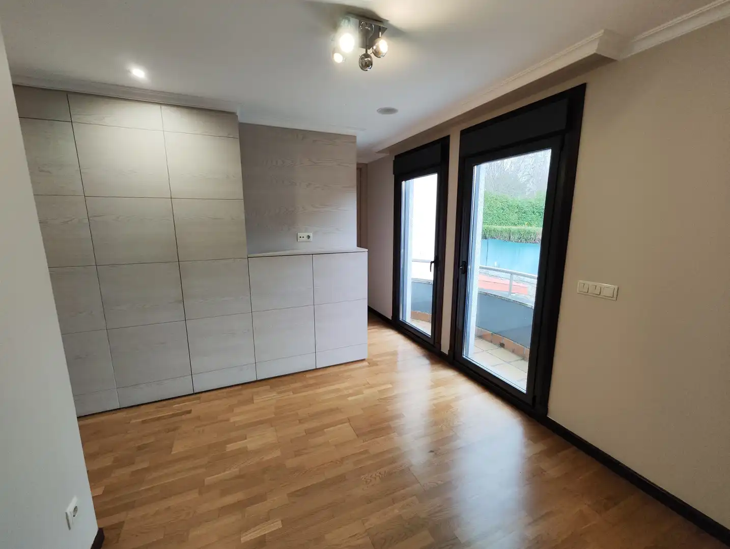 Casa adosada en venta en Vigo  con Jardín privado, Parquet y Terraza