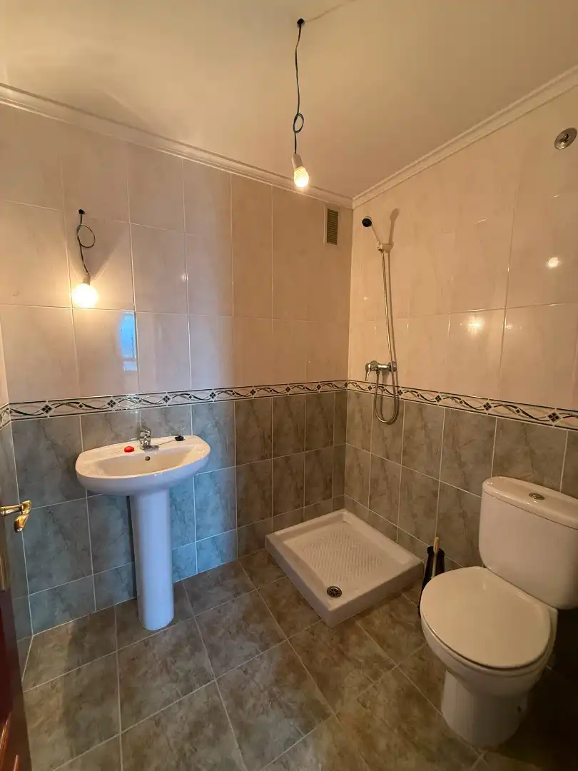 Baño de Piso en venta en Oviedo  con Calefacción y Trastero