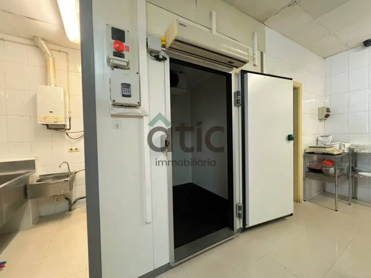 Business premises for sale in Barcelona, imagen 19