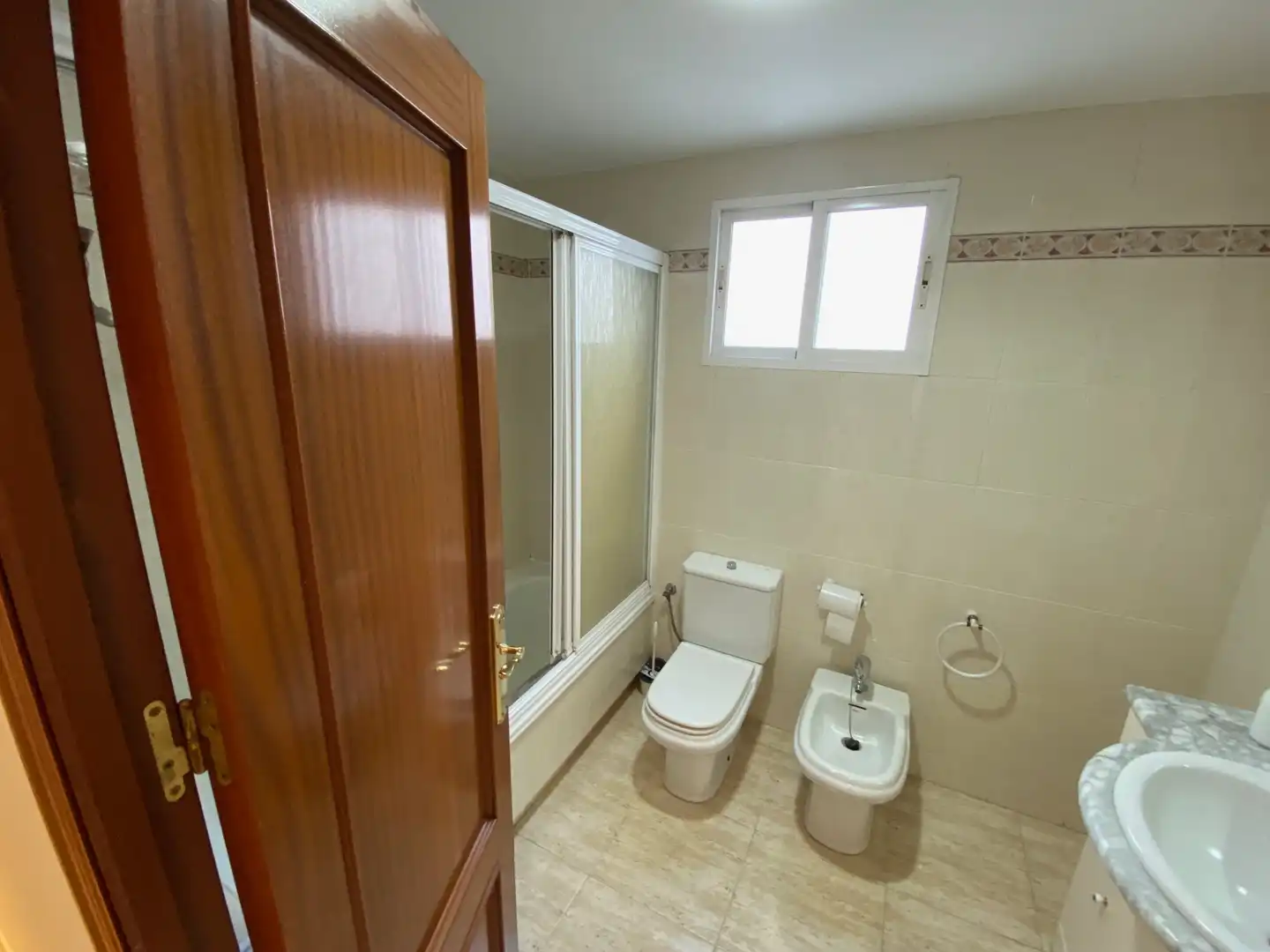 Baño de Piso de alquiler en Elche / Elx con Aire acondicionado, Amueblado y Horno