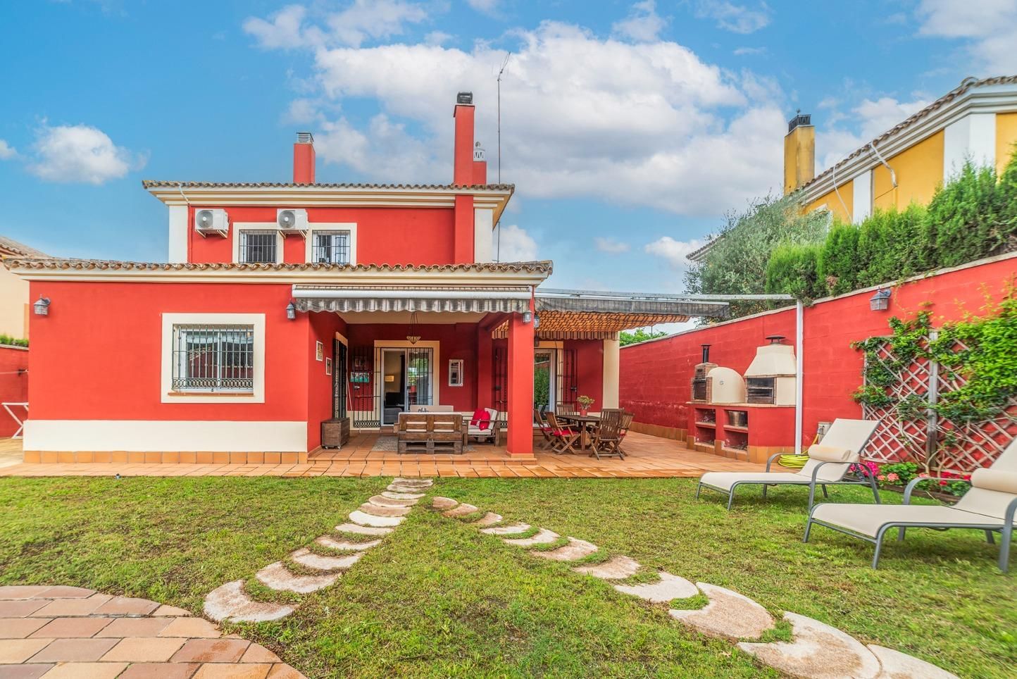 Garden of House or chalet for sale in Montequinto  with Air Conditioner, Heating and Private garden