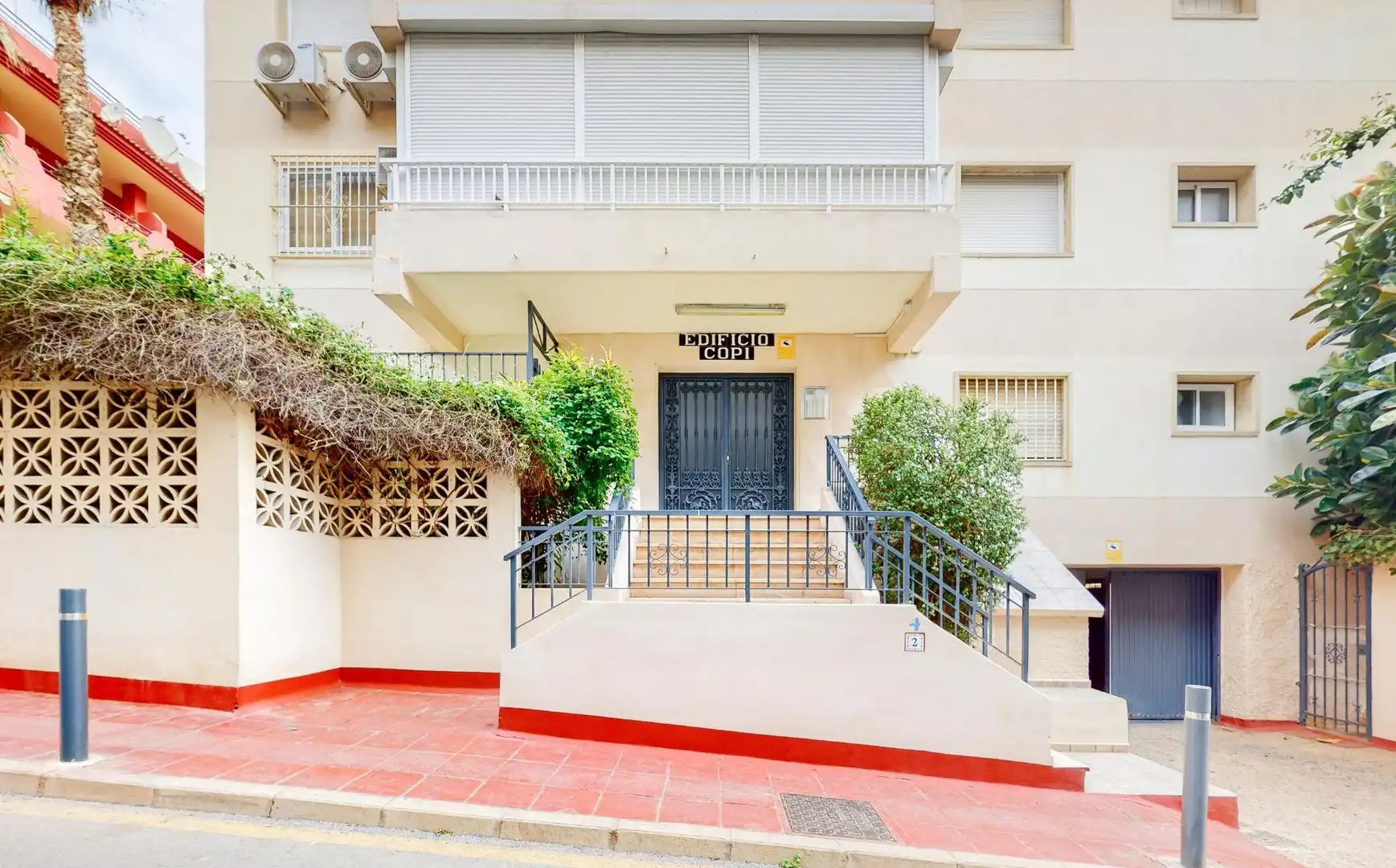Vista exterior de Piso de alquiler en Benalmádena con Aire acondicionado, Calefacción y Jardín privado