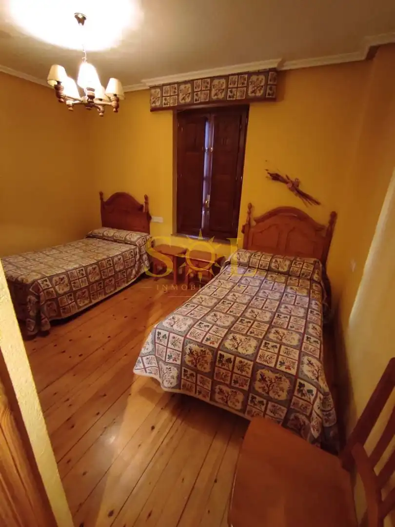 Schlafzimmer von Gebäude zum Verkauf in Luyego