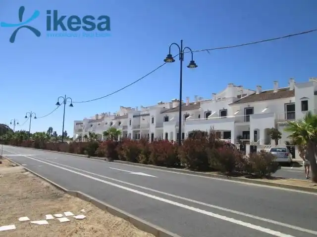 Adossat amb jardí en venda a Isla Canela