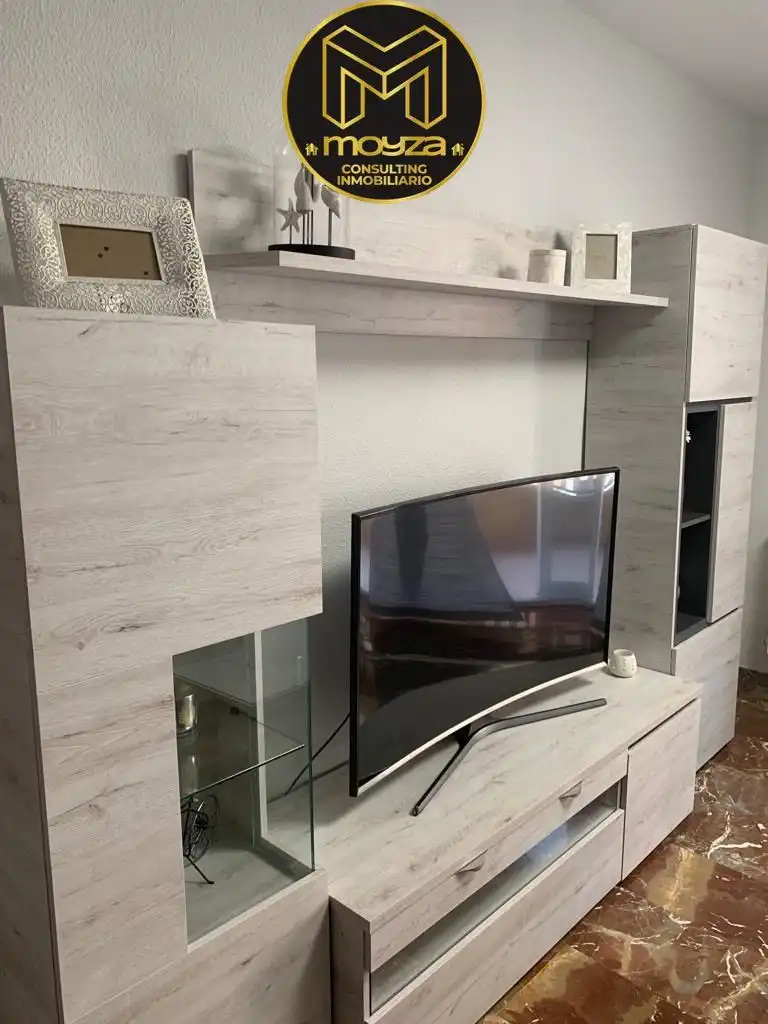 Sala d'estar de Pis en venda en Jaén amb Traster i Balcó