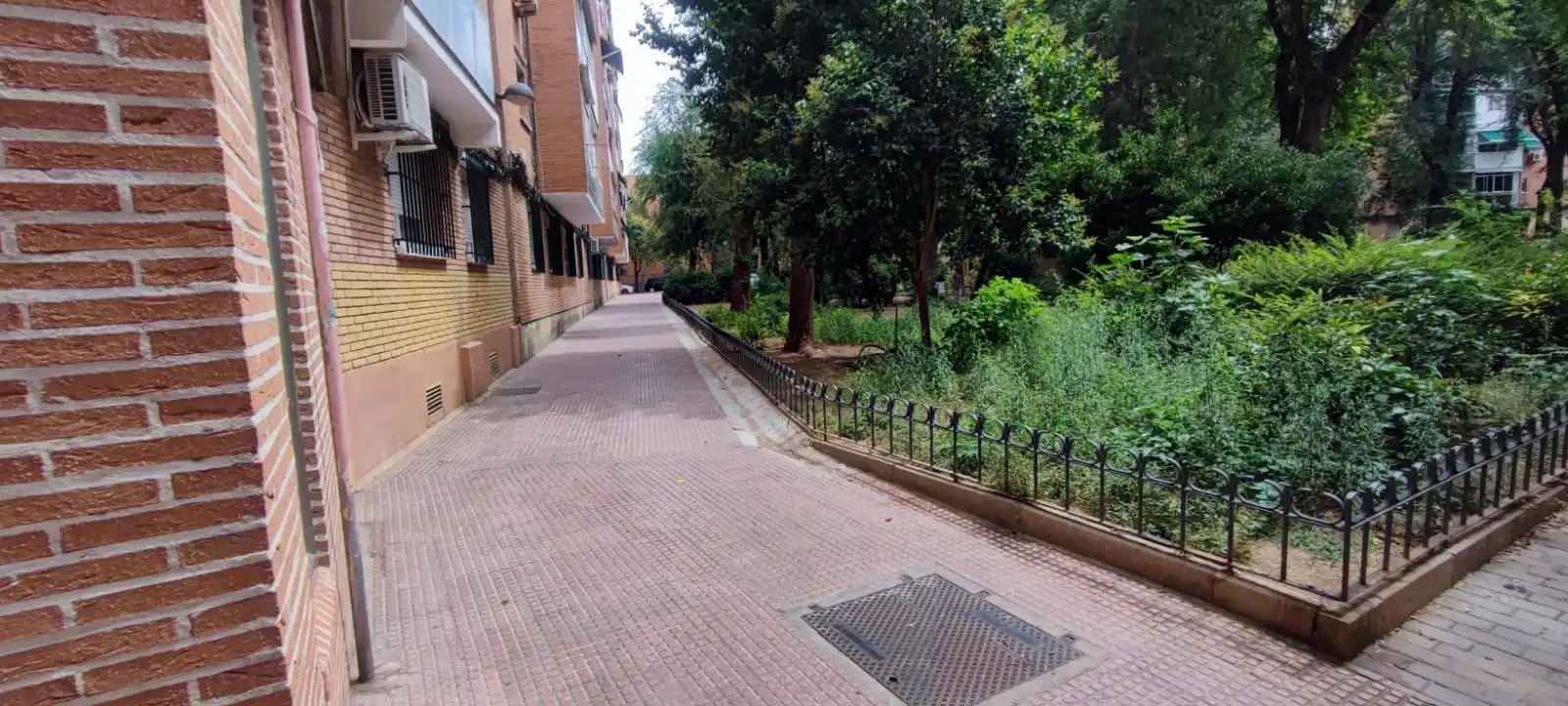 Vista exterior de Local en venta en Alcalá de Henares con Aire acondicionado