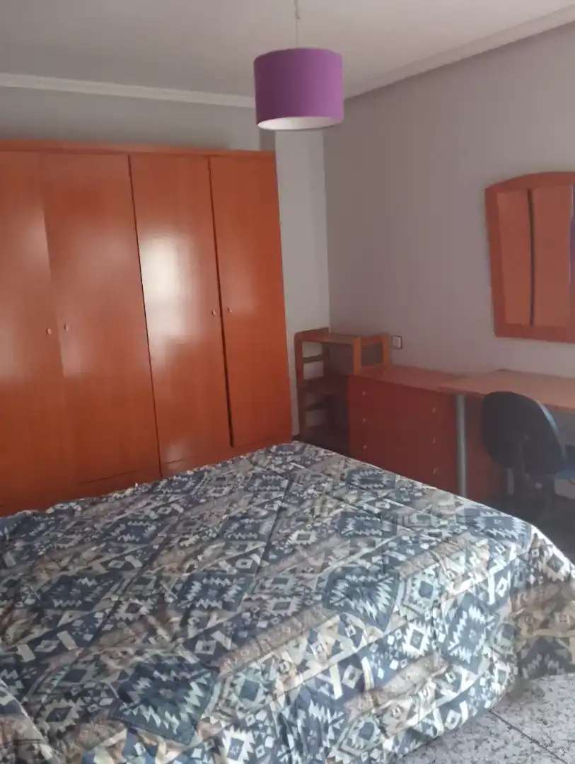 Habitación de Piso para compartir en Plasencia con Aire acondicionado, Amueblado y Horno