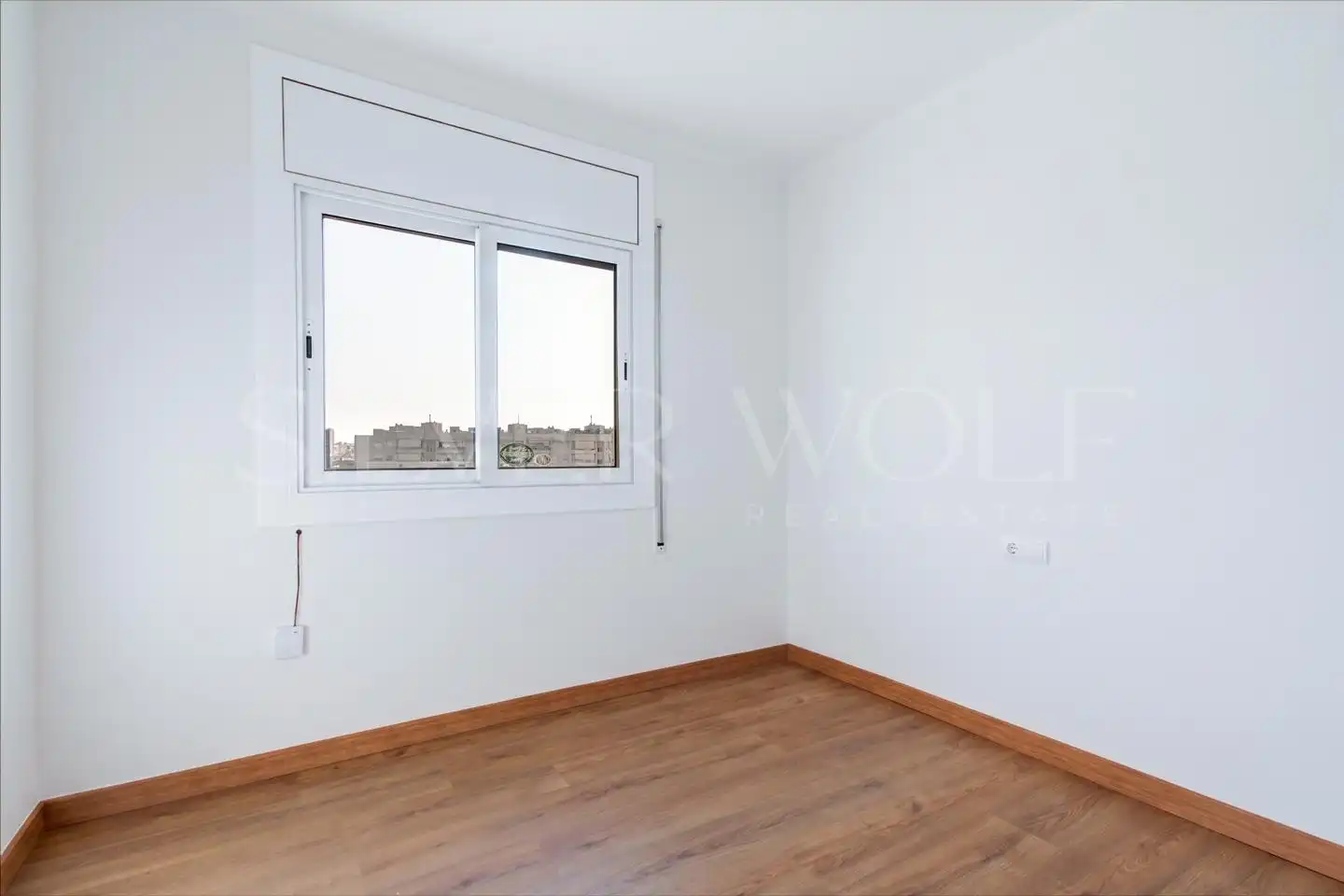 Schlafzimmer von Dachboden zum Verkauf in Vilanova i la Geltrú mit Parkett, Balkon und Alarm