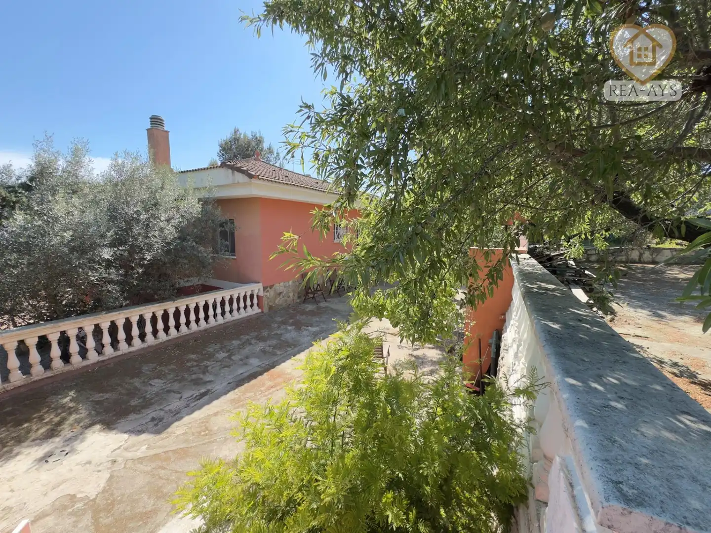 Vista exterior de Casa o xalet en venda en Vallirana amb Calefacció, Jardí privat i Terrassa