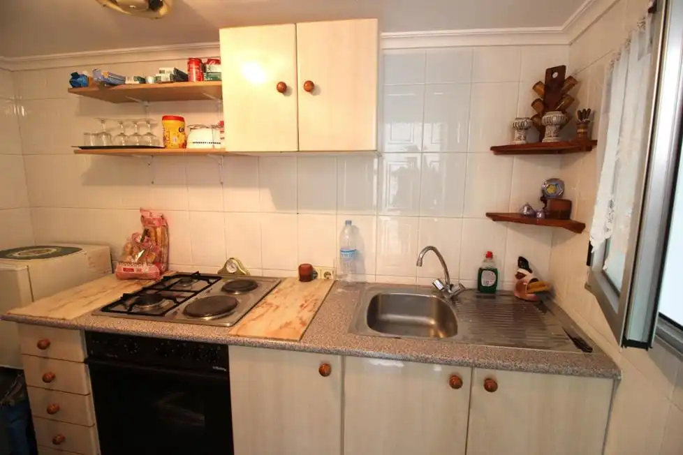 Cuina de Casa o xalet en venda en Oviedo  amb Moblat