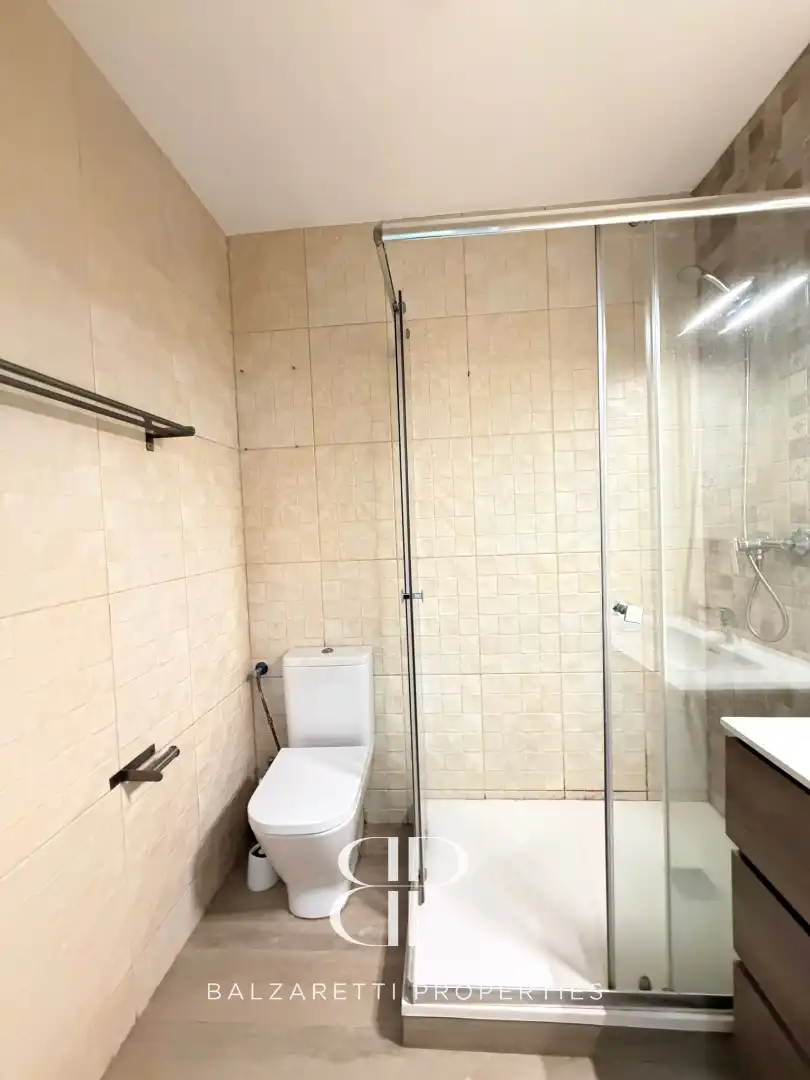 Bany de Pis en venda en Barcelona amb Aire condicionat, Calefacció i Forn