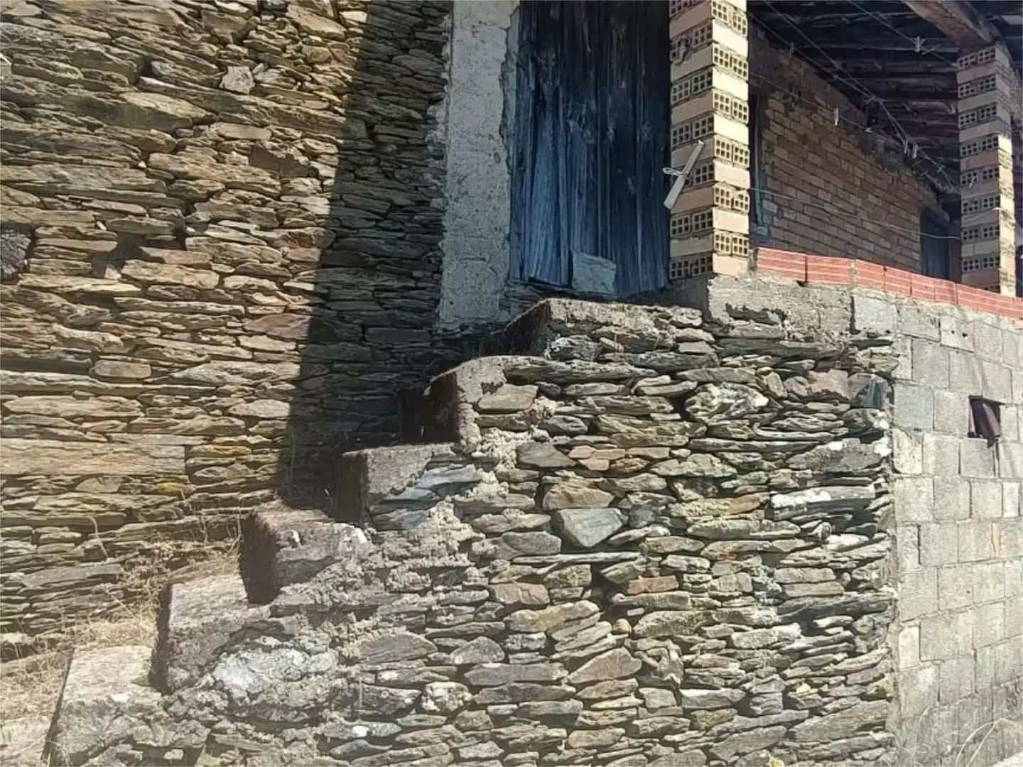 Vista exterior de Pis en venda en Riós amb Jardí privat, Moblat i Balcó