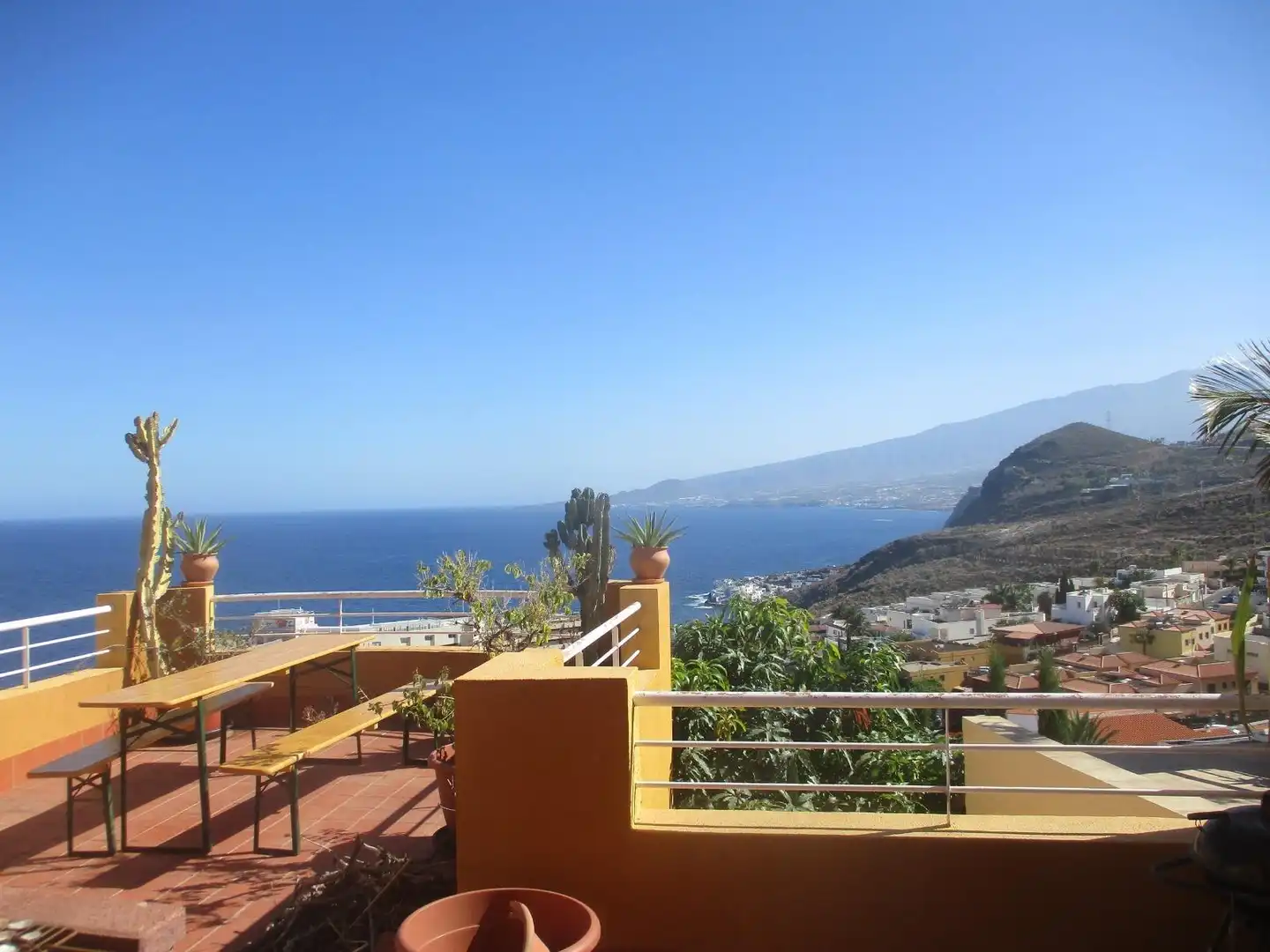 Außenansicht von Einfamilien-Reihenhaus zur Miete in El Rosario mit Privatgarten, Terrasse und Möbliert