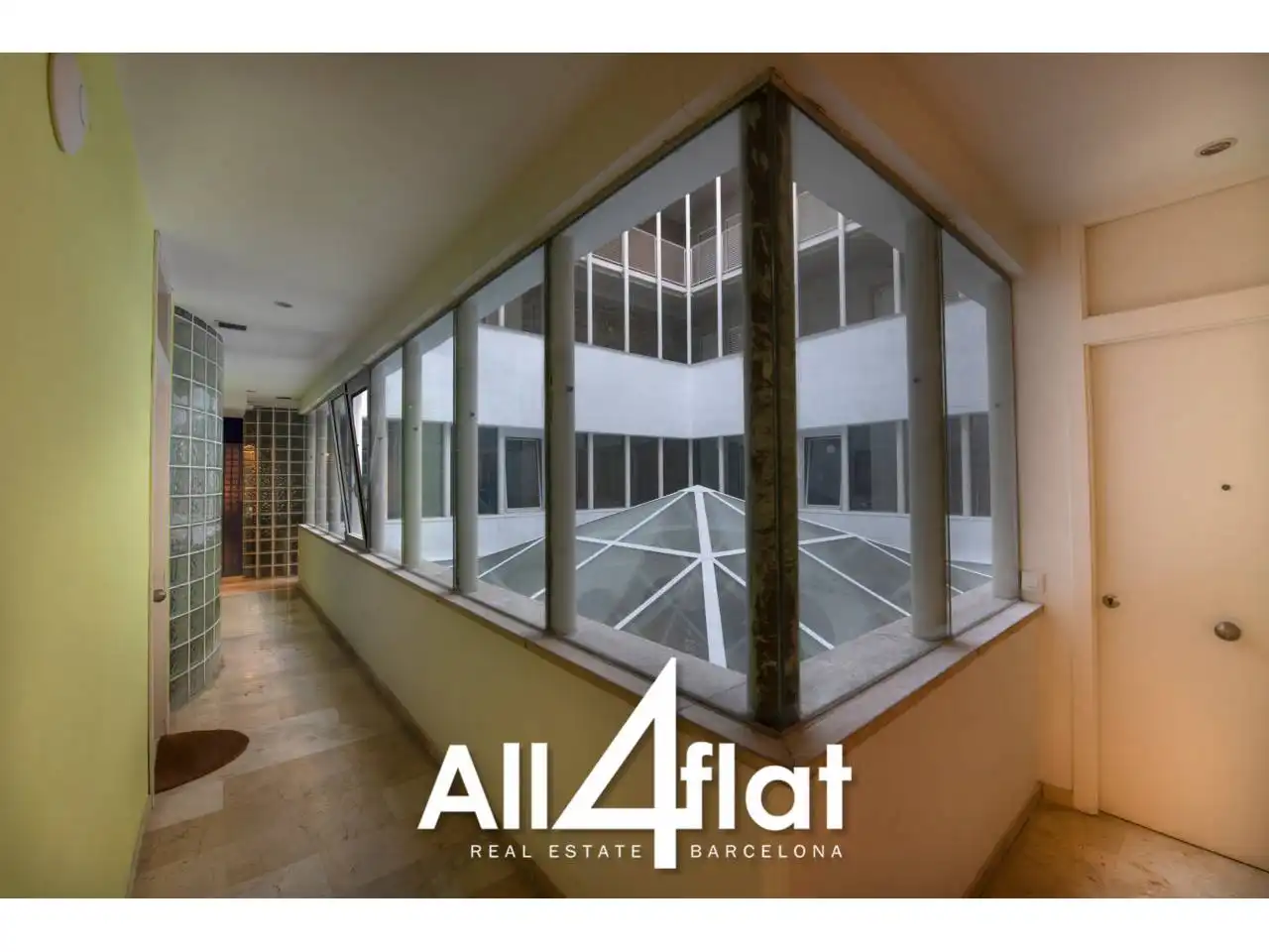 Exterior view of Study for rent in Barcelona  with Air Conditioner, Parquet flooring and Furnished