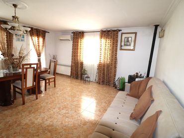 Casa a schiera con balcone in vendita a Carrer Bellavista-G 3