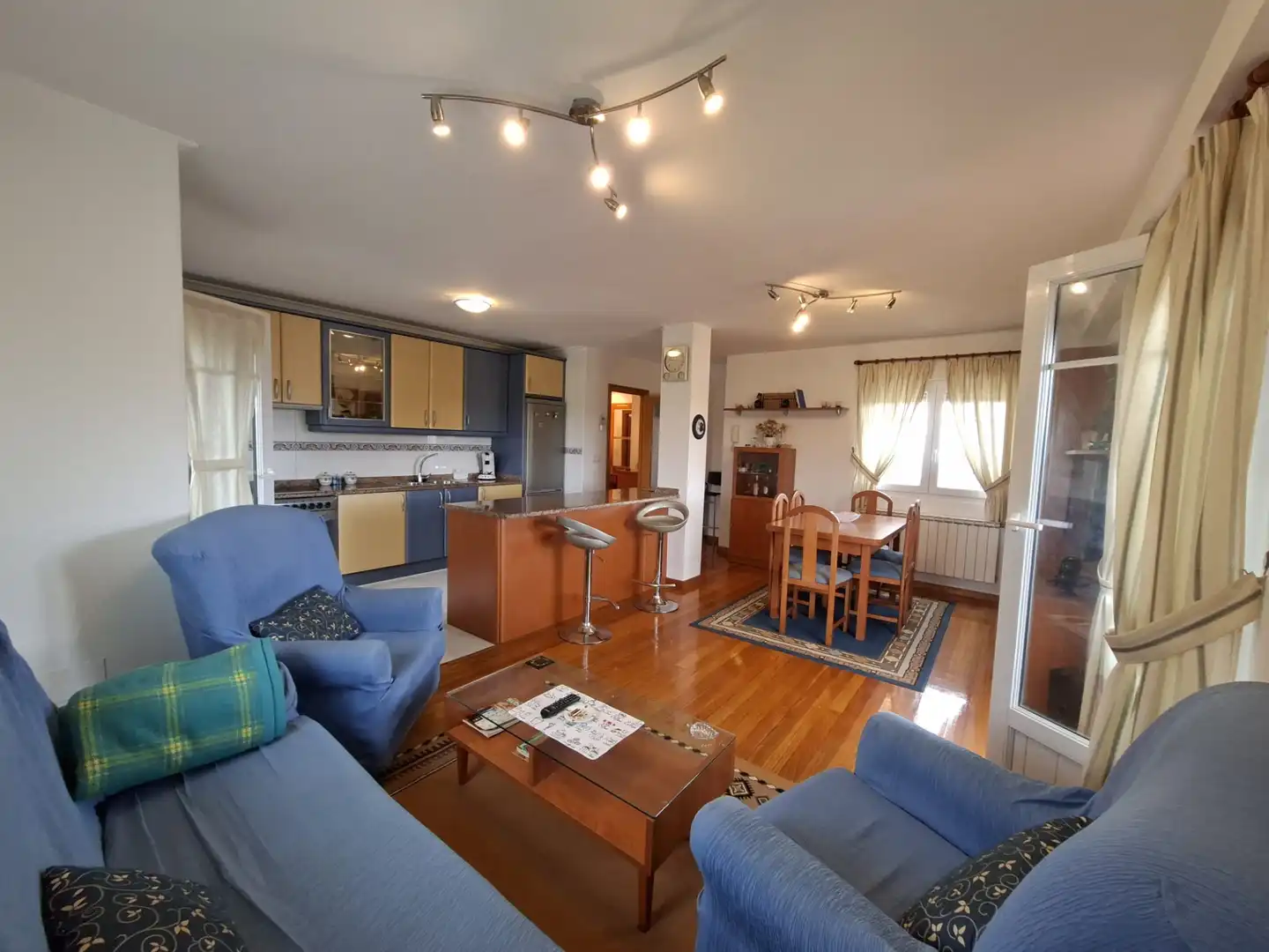 Sala de estar de Piso en venta en Suances con Calefacción, Terraza y Amueblado