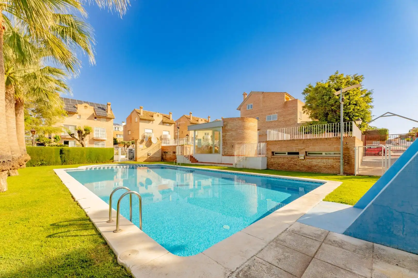Piscina de Casa adosada en venta en Bétera con Aire acondicionado, Calefacción y Jardín privado