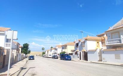 Vista exterior de Casa adosada en venda en Lebrija amb Terrassa