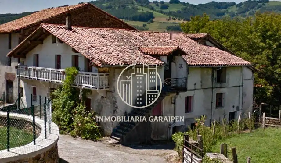 Vista exterior de Finca rústica en venda en Berastegi amb Balcó