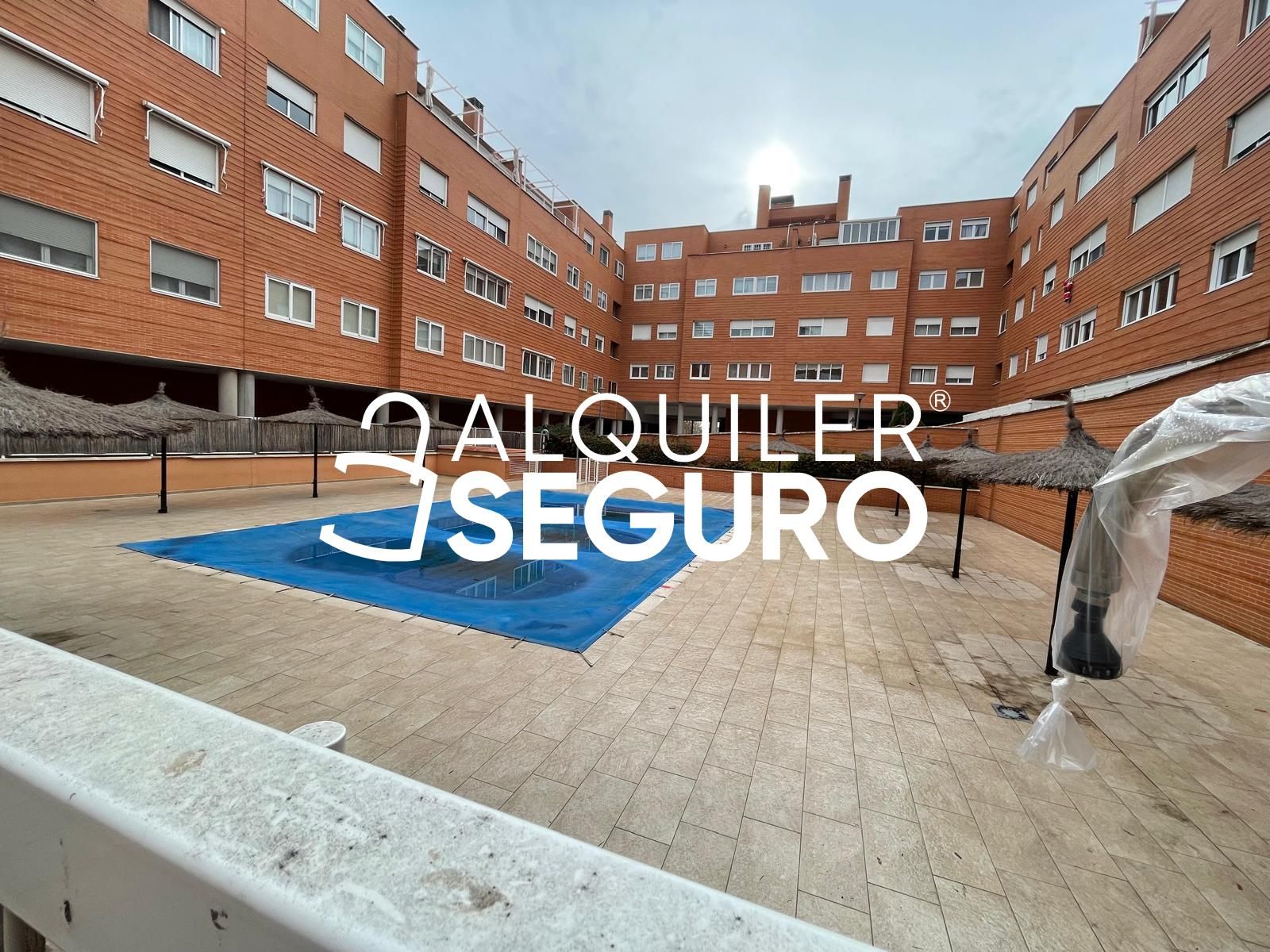 Vista exterior de Piso de alquiler en Alcobendas con Calefacción, Trastero y Piscina