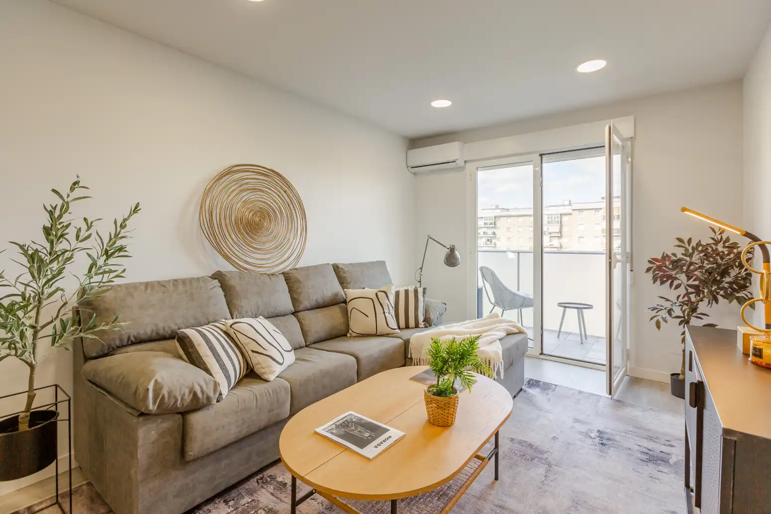 Wohnzimmer von Wohnung zum Verkauf in  Pamplona / Iruña mit Klimaanlage, Heizung und Parkett