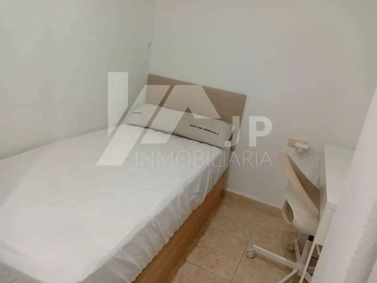 Wohnung zur Miete in Calle Buensuceso, Centro - Sagrario