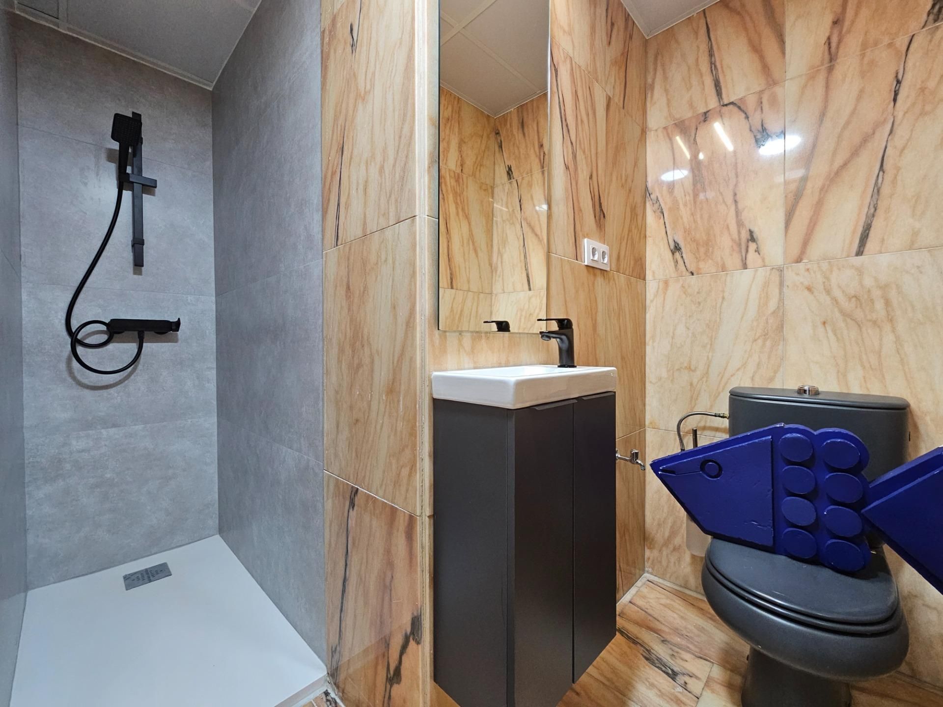 Bathroom of Flat to rent in Cartagena  with Air Conditioner, Terrace and Balcony