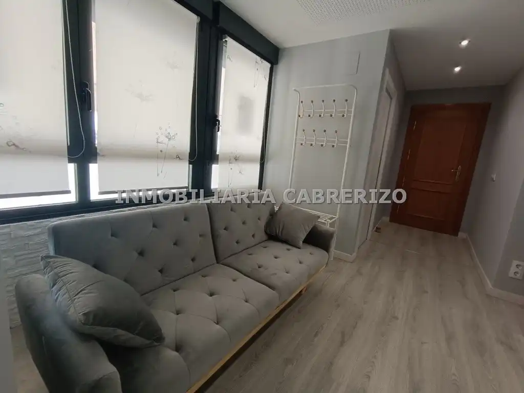 Schlafzimmer von Büro zum Verkauf in  Logroño mit Klimaanlage, Heizung und Möbliert