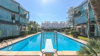 Piscina de Planta baixa en venda en Castelldefels amb Aire condicionat, Balcó i Piscina comunitària