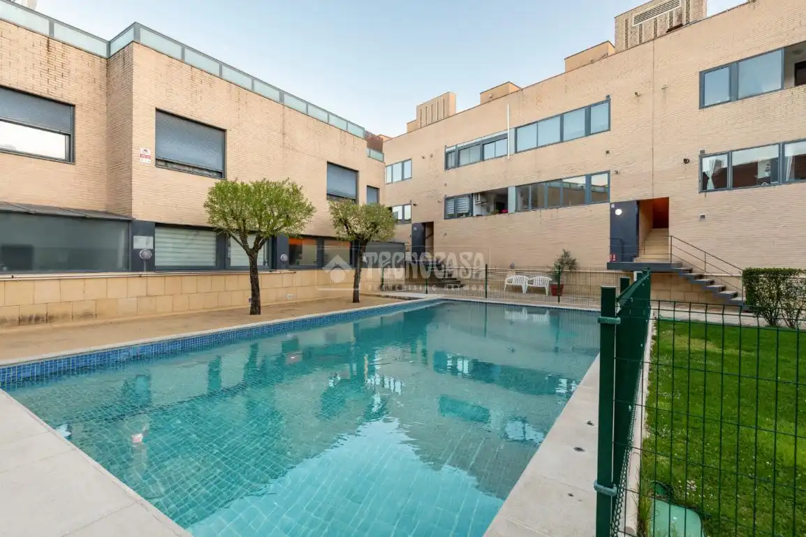 Piscina de Pis en venda en Torrelodones amb Aire condicionat, Calefacció i Terrassa