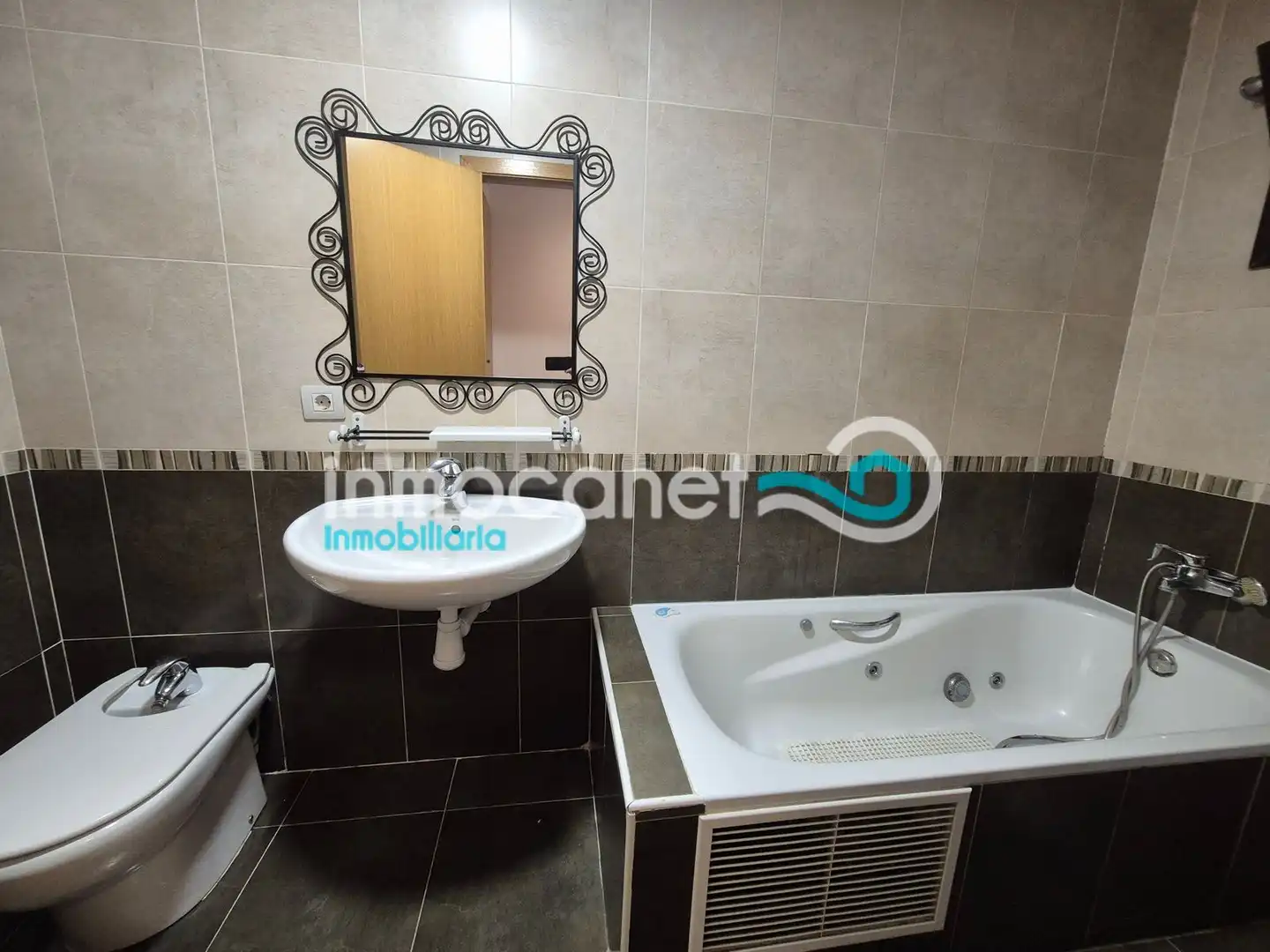 Bathroom of Apartments for sale in Oliva  with Storage room and Balcony