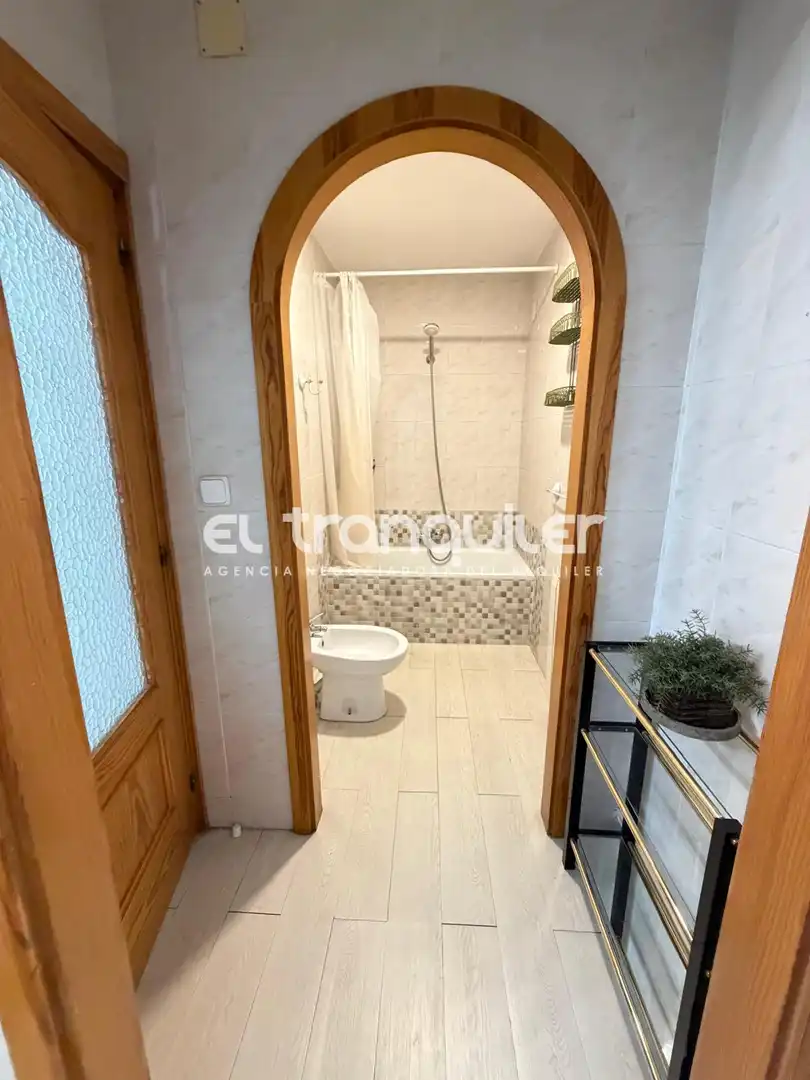 Baño de Piso de alquiler en Madrid con Aire acondicionado, Terraza y Amueblado