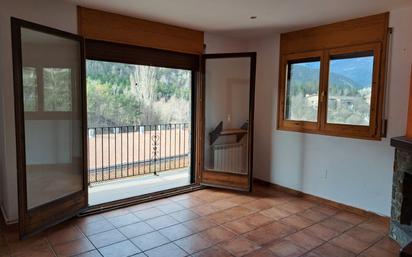 Wohnzimmer von Maisonette zum verkauf in Bagà mit Heizung, Terrasse und Ofen