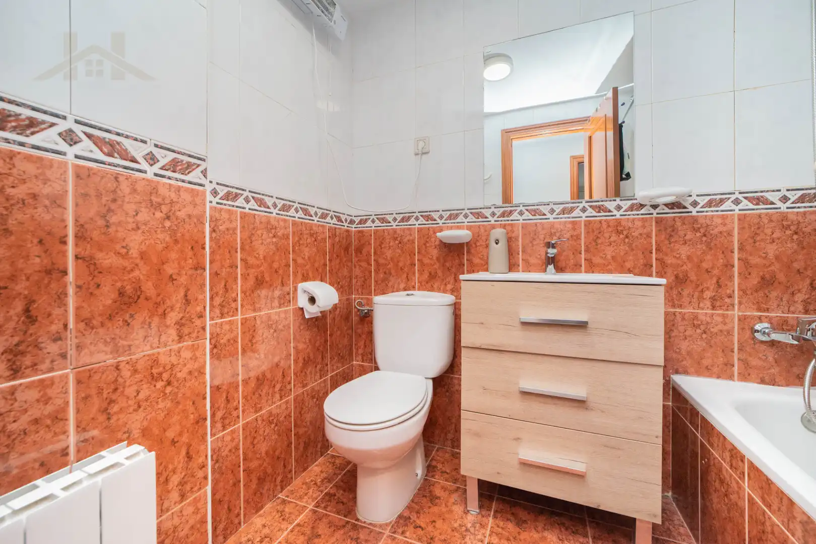 Bathroom of Flat for sale in Villanueva de la Cañada  with Air Conditioner, Heating and Storage room