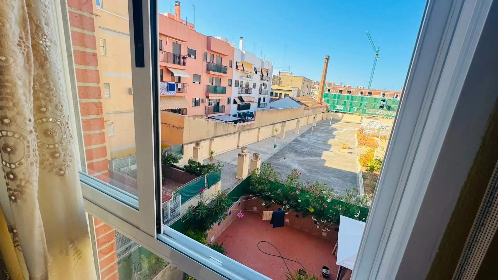 Vista exterior de Piso de alquiler en Valencia con Aire acondicionado, Calefacción y Jardín privado