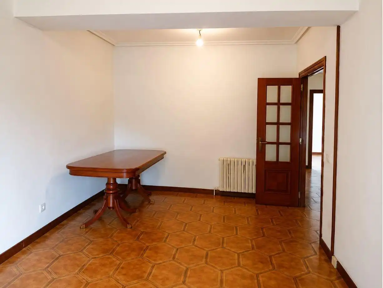 Menjador de Casa o xalet en venda en Torrelavega  amb Calefacció, Terrassa i Traster