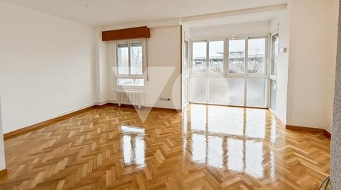 Foto 3 de Piso en venta en De Estocolmo, Rosas - Musas,  Madrid Capital