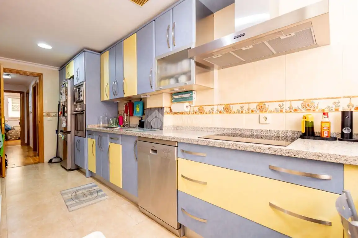 Cocina de Piso en venta en Castellanos de Moriscos con Calefacción, Terraza y Trastero