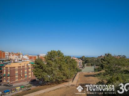 Vista exterior de Pis en venda en Badalona amb Balcó