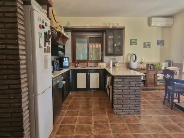 Cuina de Casa o xalet en venda en Alhaurín El Grande amb Aire condicionat, Jardí privat i Terrassa