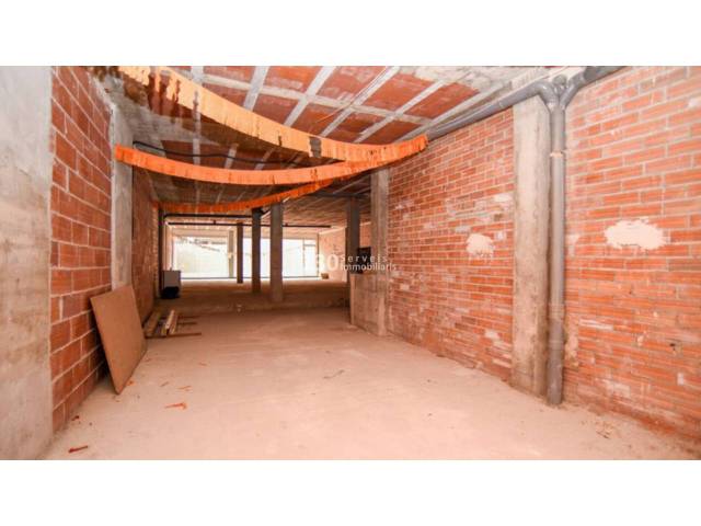 Local comercial en Venta en Enric Delaris en Manlleu